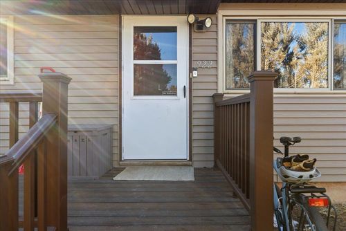 922 Reynolds St, Laramie, WY, 82072-2233 | Card Image