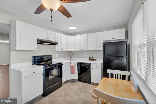 915 Silver Ct, Hamilton Square, NJ, 08690-3521 | Card Image