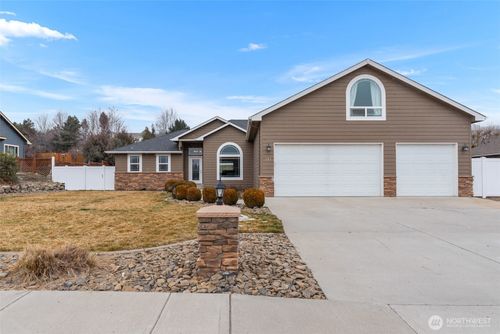 251 Lilly Ln, Wenatchee, WA, 98801-9180 | Card Image