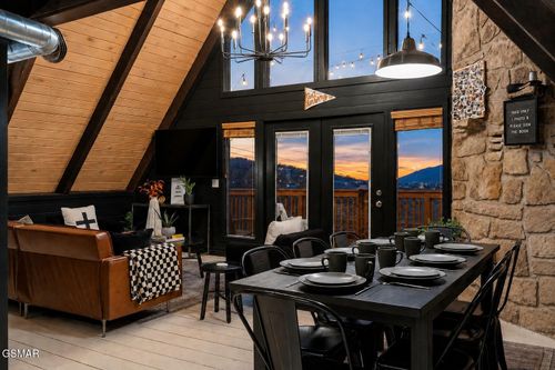 1835 Zurich Ct, Gatlinburg, TN, 37738-4530 | Card Image