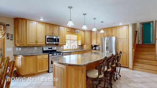 228 Saginaw St, Vassar, MI, 48768-1618 | Card Image