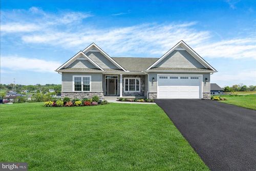 111 Starlight Ln, LEBANON, PA, 17046-1557 | Card Image