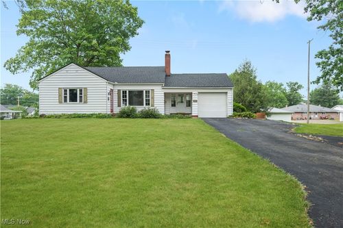 1005 Fairview Boulevard, Coshocton, OH, 43812 | Card Image
