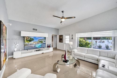 1750 71st St, Miami Beach, FL, 33141-4714 | Card Image