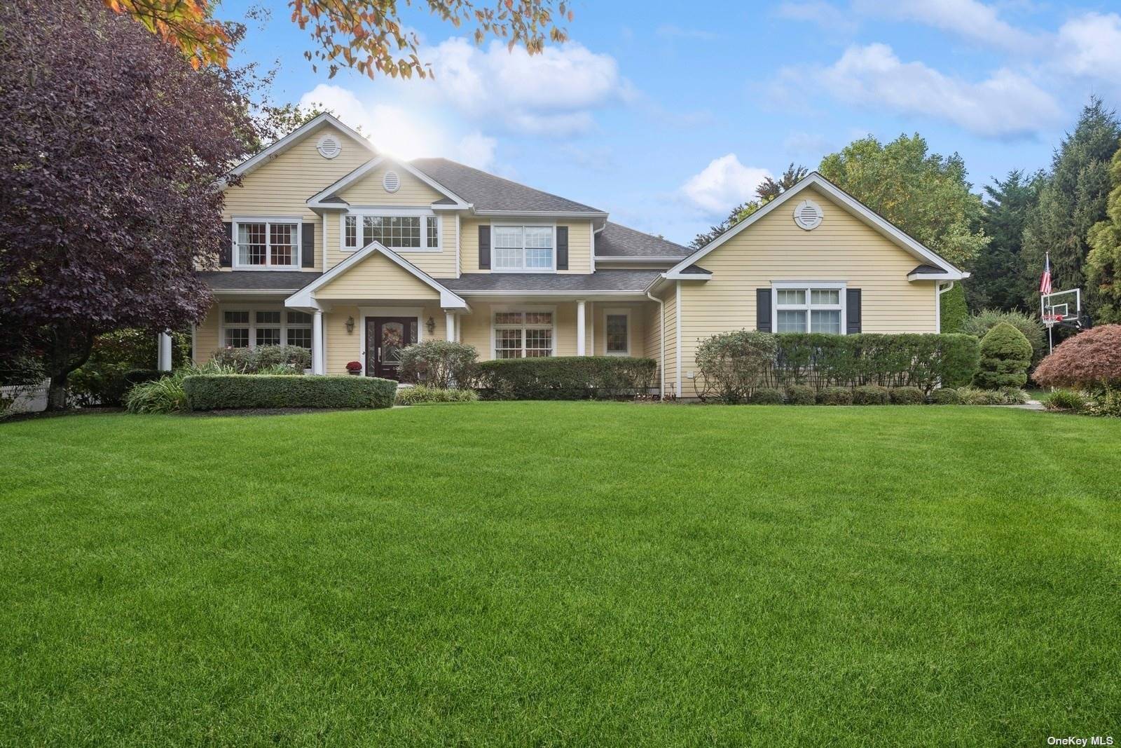 Locust Ln, Halesite, NY 11743