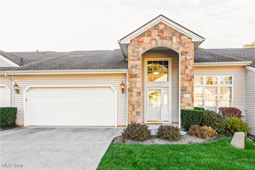 417 Creekside Dr, Mayfield Hts, OH, 44143-3690 | Card Image
