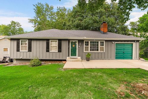 8513 Arlington Ave, Raytown, MO, 64138-3338 | Card Image
