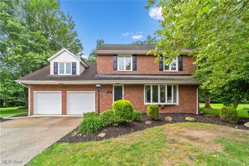 4347 Parklawn Dr, Willoughby, OH, 44094-7936 | Card Image