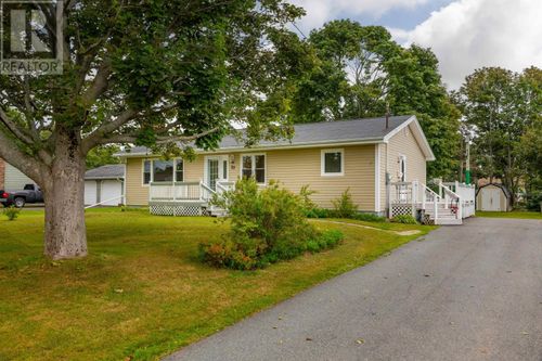 17 Bolger Dr, Charlottetown, PE, C1A7T2 | Card Image