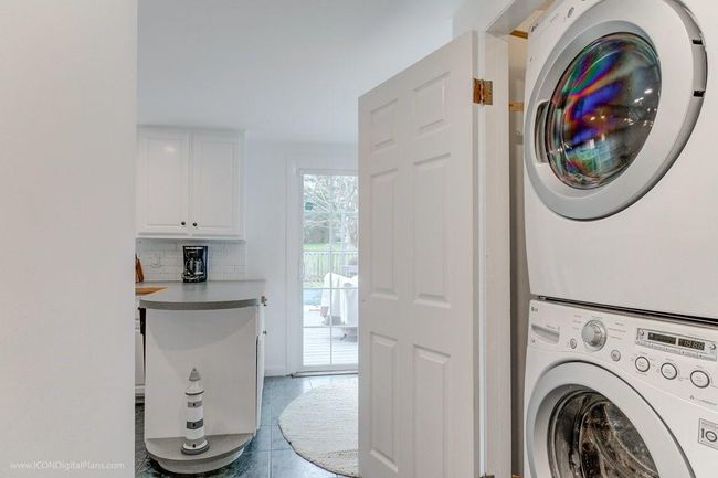 569 Turner Rd, Home with 4 bedrooms, 3 bathrooms and 6 parking in Middletown RI | Image 16
