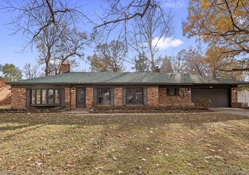 20191 Woodburn Dr, Southfield, MI, 48075-7574 | Card Image