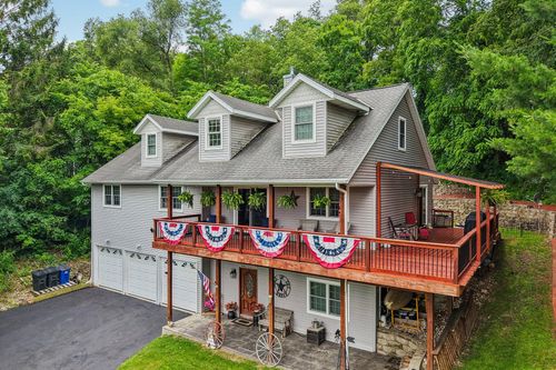 7920 Greendale Ave, Burlington, WI, 53105-8315 | Card Image