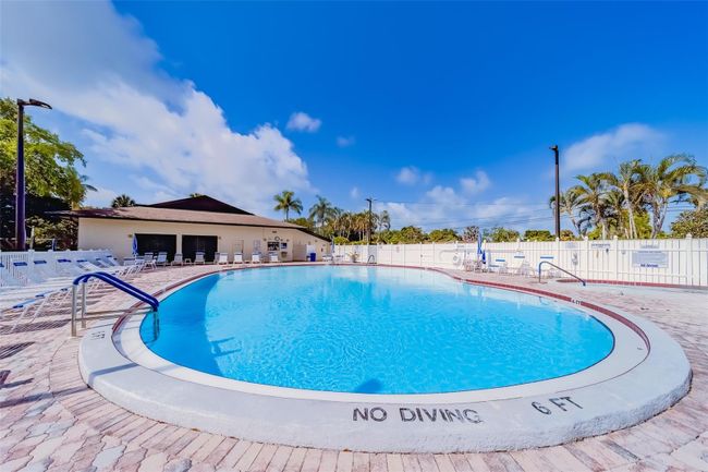 APT-8326 - 14255 Rosemary Ln, Condo with 2 bedrooms, 2 bathrooms and null parking in LARGO FL | Image 4