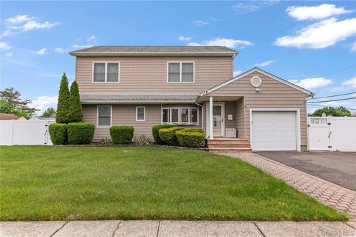 3 Cheshire Rd, Bethpage, NY, 11714-1102 | Card Image