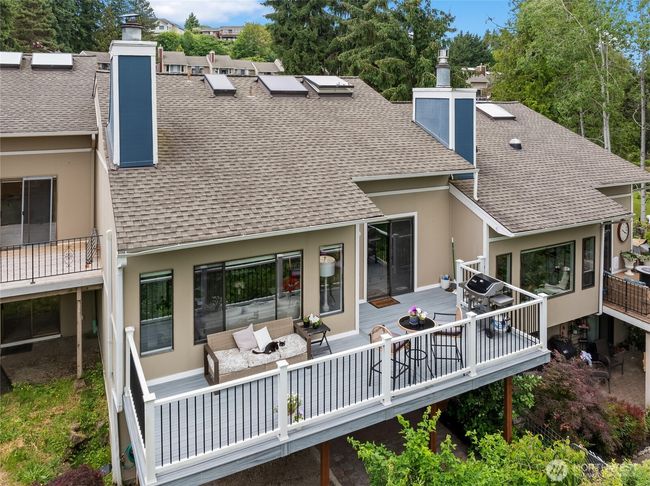 The unit is perfectly situated for ultimate privacy while enjoying the sounds of nature and lush surroundings | Image 31