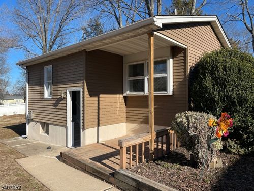 820 Rhine Blvd, Raritan, NJ, 08869-1216 | Card Image