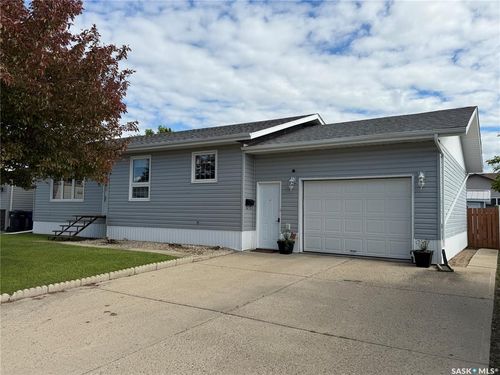 15 Souris Crescent, Redvers, SK, S0C2H0 | Card Image