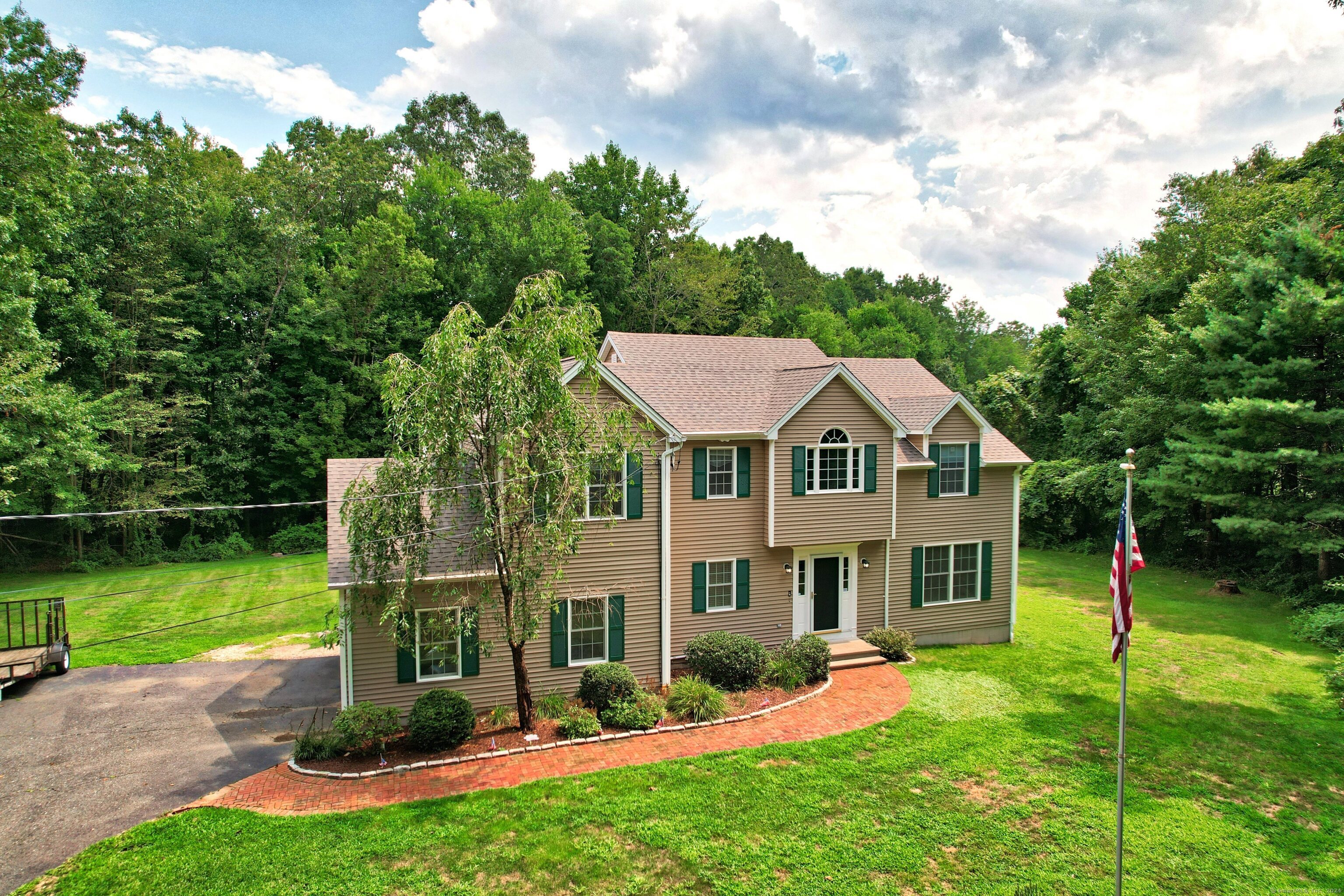 Greenbriar Rd, Oxford, CT 06478