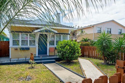 118 S J St, Lake Worth Beach, FL, 33460-4125 | Card Image