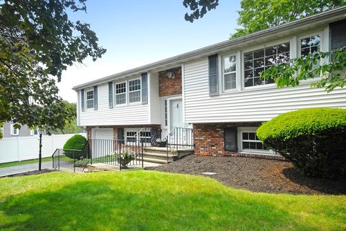 5 Apache Trl, Medford, MA, 02155-1405 | Card Image