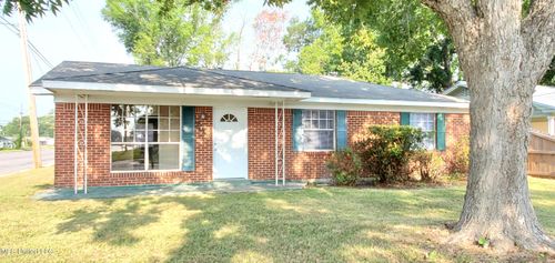 7001 Knollwood Dr, Biloxi, MS, 39532-2905 | Card Image