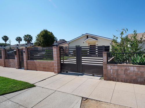 11045 Califa St, North Hollywood, CA, 91601 | Card Image