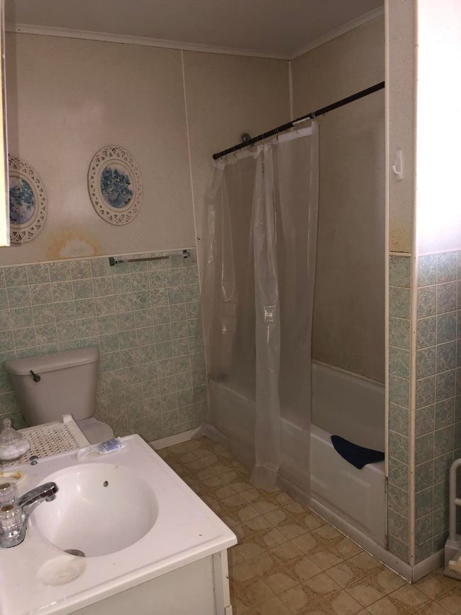 Bathroom Entry | Image 17