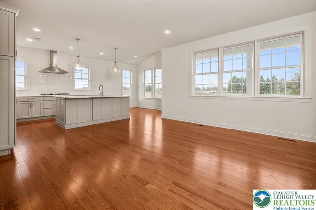4276 Stonebridge Dr, House other with 3 bedrooms, 2 bathrooms and null parking in Bethlehem PA | Image 4