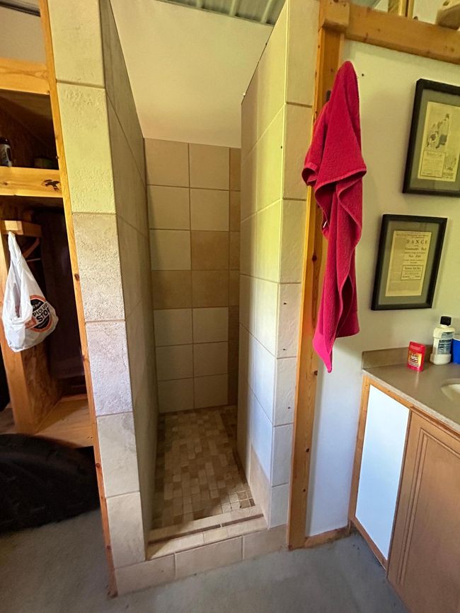 Shower/Sink in Garage | Image 59