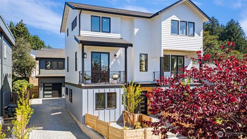 b-4116 Ne 60th St, Seattle, WA, 98115-7519 | Card Image