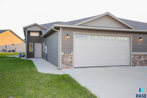 6400 S Keller Cir, Sioux Falls, SD, 57108-2790 | Card Image
