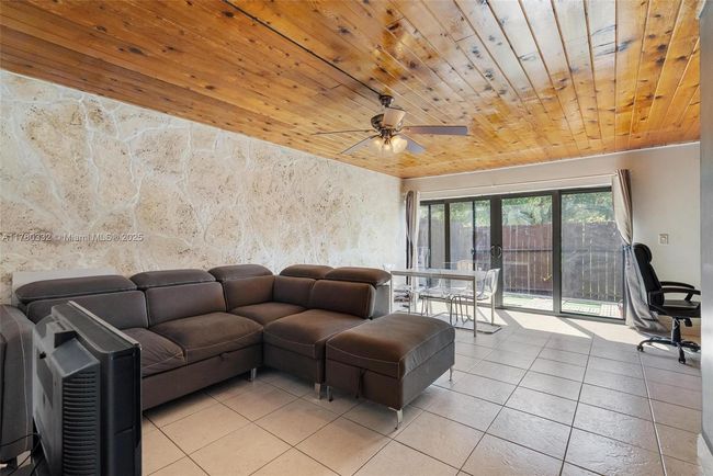 APT-33 - 3200 Nw 5 Th Ter, Townhouse with 2 bedrooms, 2 bathrooms and null parking in Pompano Beach FL | Image 5