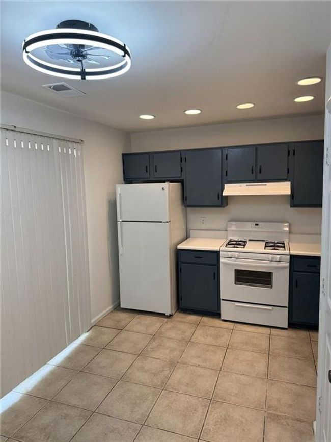 2080 Charter Ln, Townhouse with 2 bedrooms, 2 bathrooms and 2 parking in Lithonia GA | Image 6