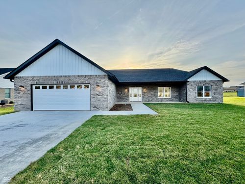 1942 Austin James Ln, Seymour, IN, 47274-3372 | Card Image