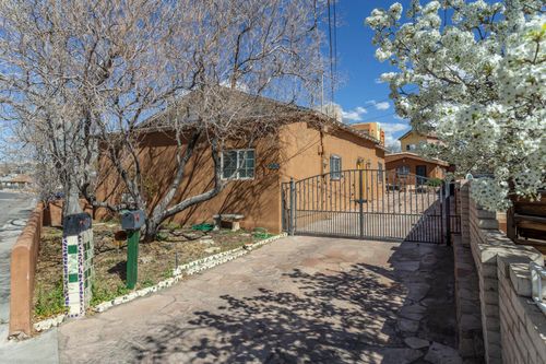 902 Edith Blvd, Albuquerque, NM, 87102-2410 | Card Image