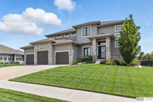 18716 Hampton Dr, Omaha, NE, 68136-2160 | Card Image