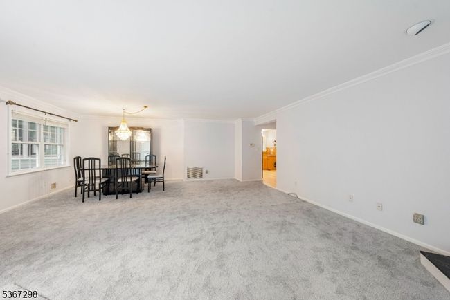 32 Berkeley Sq, Townhouse with 3 bedrooms, 2 bathrooms and null parking in Berkeley Heights NJ | Image 4