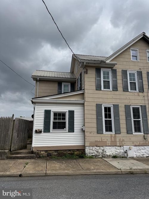 102 E Park St, ELIZABETHTOWN, PA, 17022-2317 | Card Image