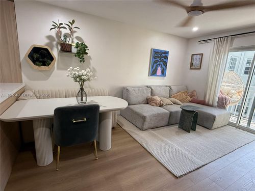 200-1519 Drexel Ave, Miami Beach, FL, 33139-7933 | Card Image