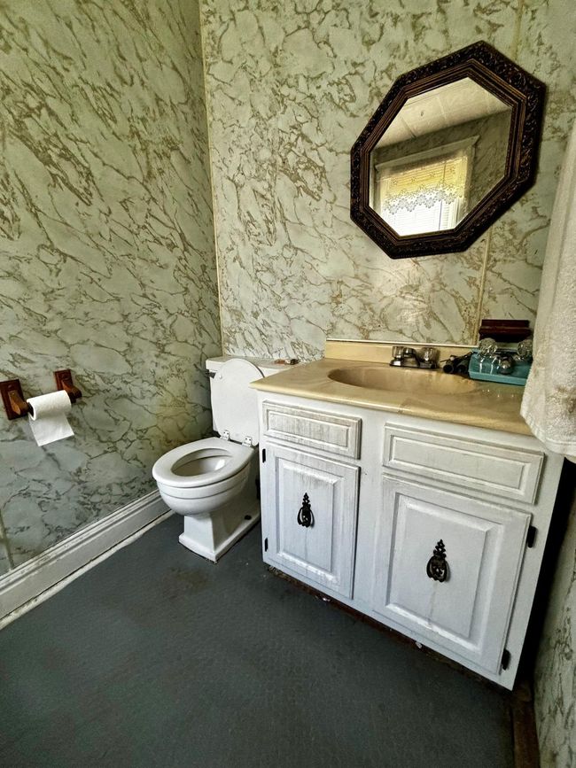 Main Floor Bathroom | Image 5
