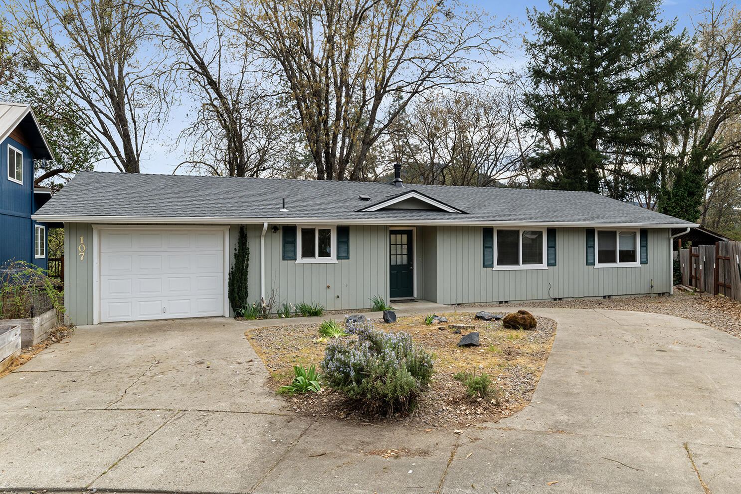 Residential in Rogue River