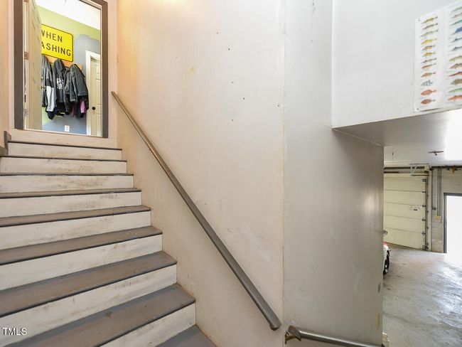 Interior - garage stairs - OK | Image 40