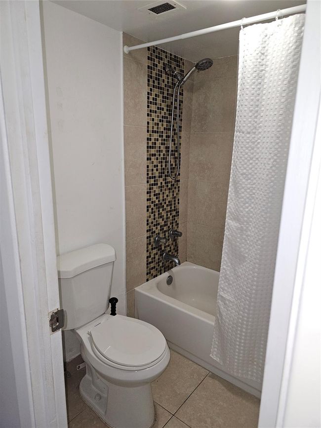 APT-1717 - 500 Bayview Dr, Condo with 1 bedrooms, 2 bathrooms and null parking in Sunny Isles Beach FL | Image 7