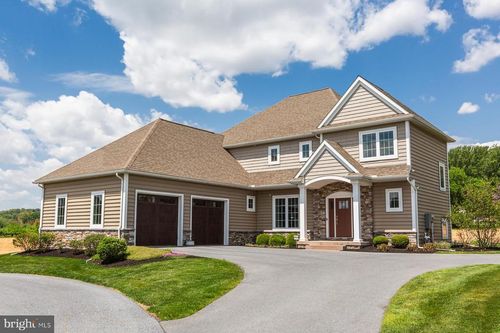 425 E Delp Rd, LANCASTER, PA, 17601-2939 | Card Image