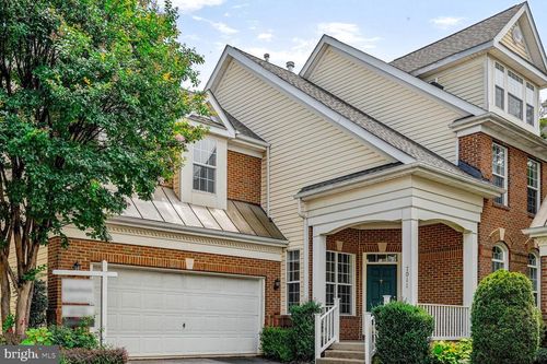 7011 Lawnwood Ct, FORT BELVOIR, VA, 22060-7407 | Card Image