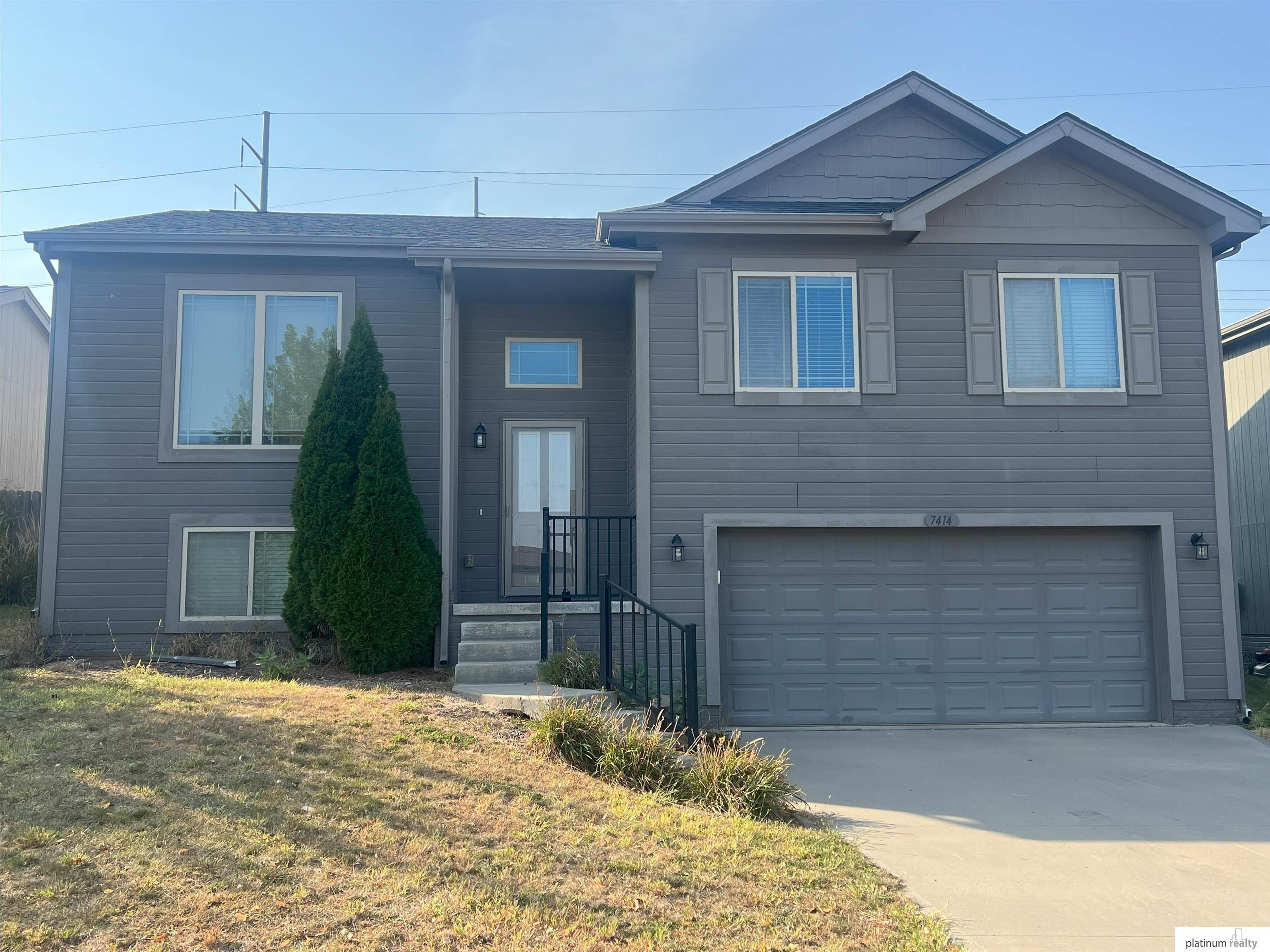 143rd St, Omaha, NE 68142