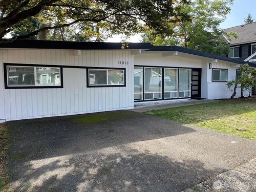 11013 Se 31st Street, Bellevue, WA, 98004 | Card Image
