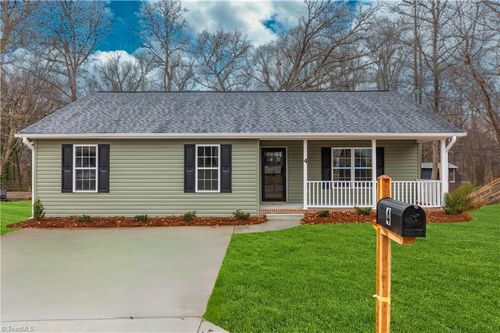 4 Hames St, Lexington, NC, 27295-1681 | Card Image