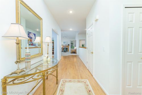 13111 Harbor Landings Dr, Fenton, MI, 48430-3900 | Card Image