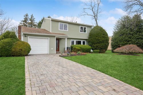 35 Sejon Dr, Sayville, NY, 11782-3226 | Card Image